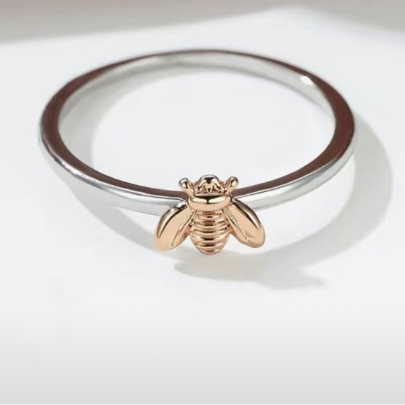 18k Gold Plated Bee Ring Golden Women’s Ring Jewelry - Picture 1 of 3